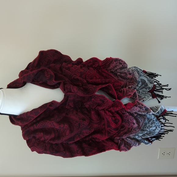 V. Fraas Cashmink Paisley Fringe Scarf Red Black - Picture 13 of 16